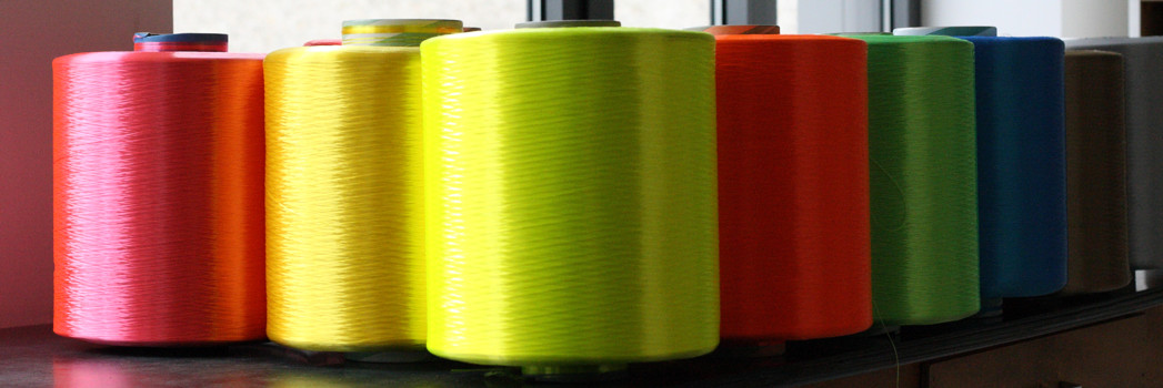 Polyester filament hochfest spinngefärbt